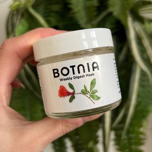 NWOT Botnia Weekly Digest Face Mask